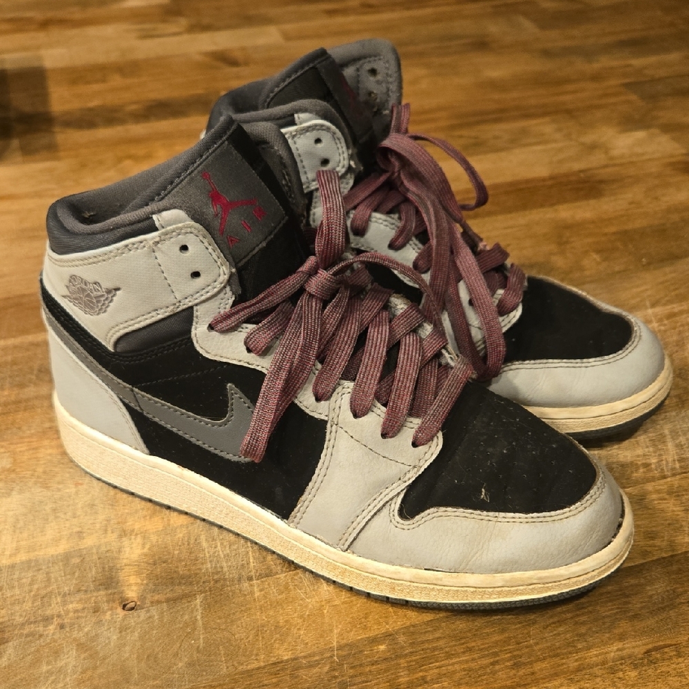 Nike AIR Jordan Gray and Black Sneakers with Purple/pink Details